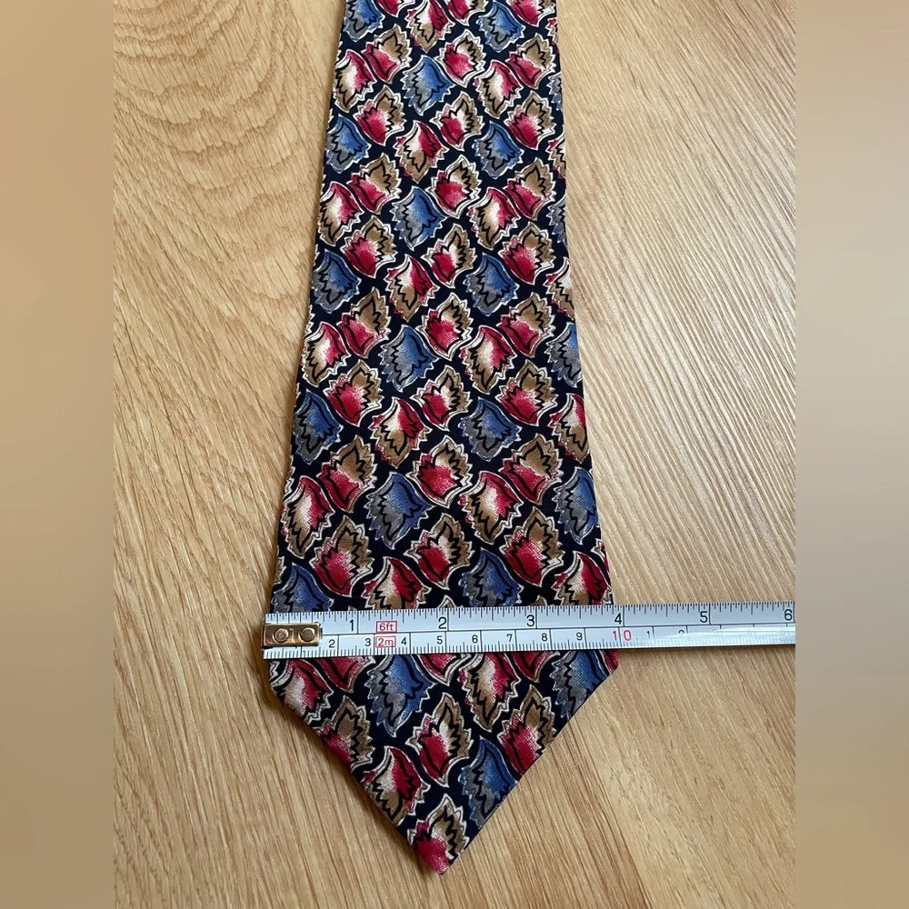Halston 100% Italian silk tie black blue red
